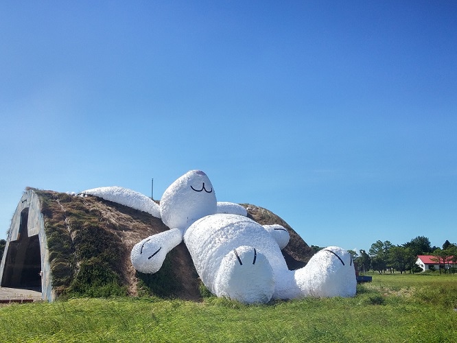 2014桃園地景藝術文化節【桃園景點】|月兔藝術創作，與黃色小鴨作者霍夫曼現場近距離接觸。