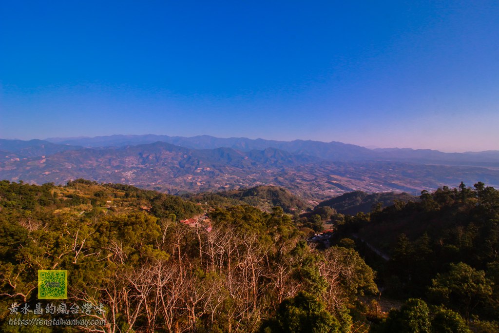 雲洞山莊觀雲海【苗栗景點】|視野360度海拔865公尺的薑麻園觀雲台；三義最佳雲海日出日落攝影點