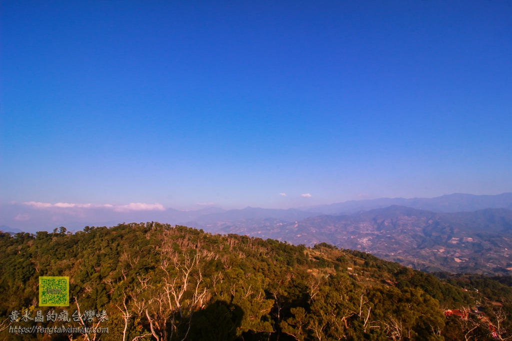 雲洞山莊觀雲海【苗栗景點】|視野360度海拔865公尺的薑麻園觀雲台；三義最佳雲海日出日落攝影點