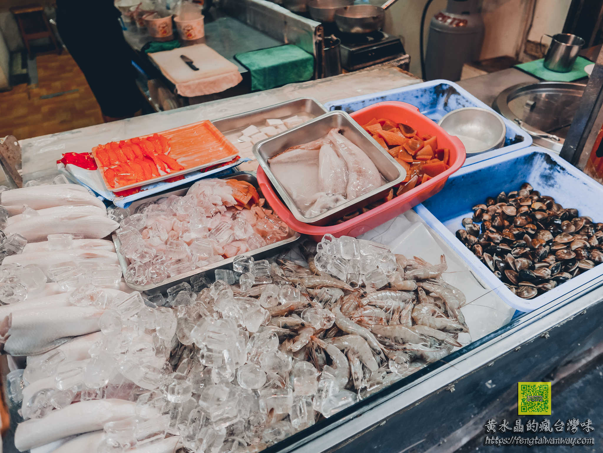 鴻海產粥【龜山美食】|龜山市場后街只要60元的排隊海產粥，每周二還加送一隻螃蟹而且不加價