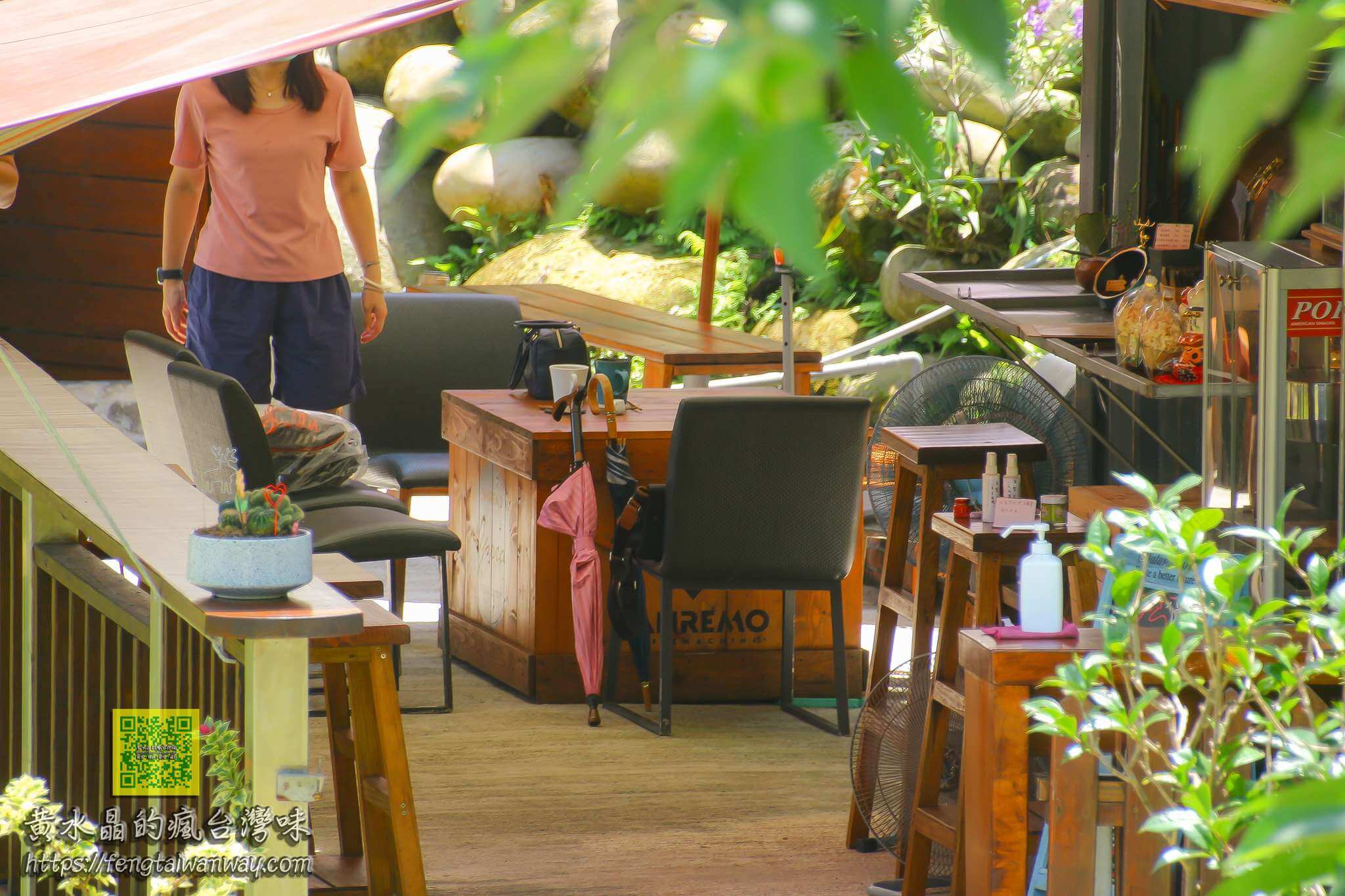 鹿點咖啡千瀑店【龍潭咖啡】｜可以小溪泡腳玩水抓魚的天然親子景觀咖啡廳