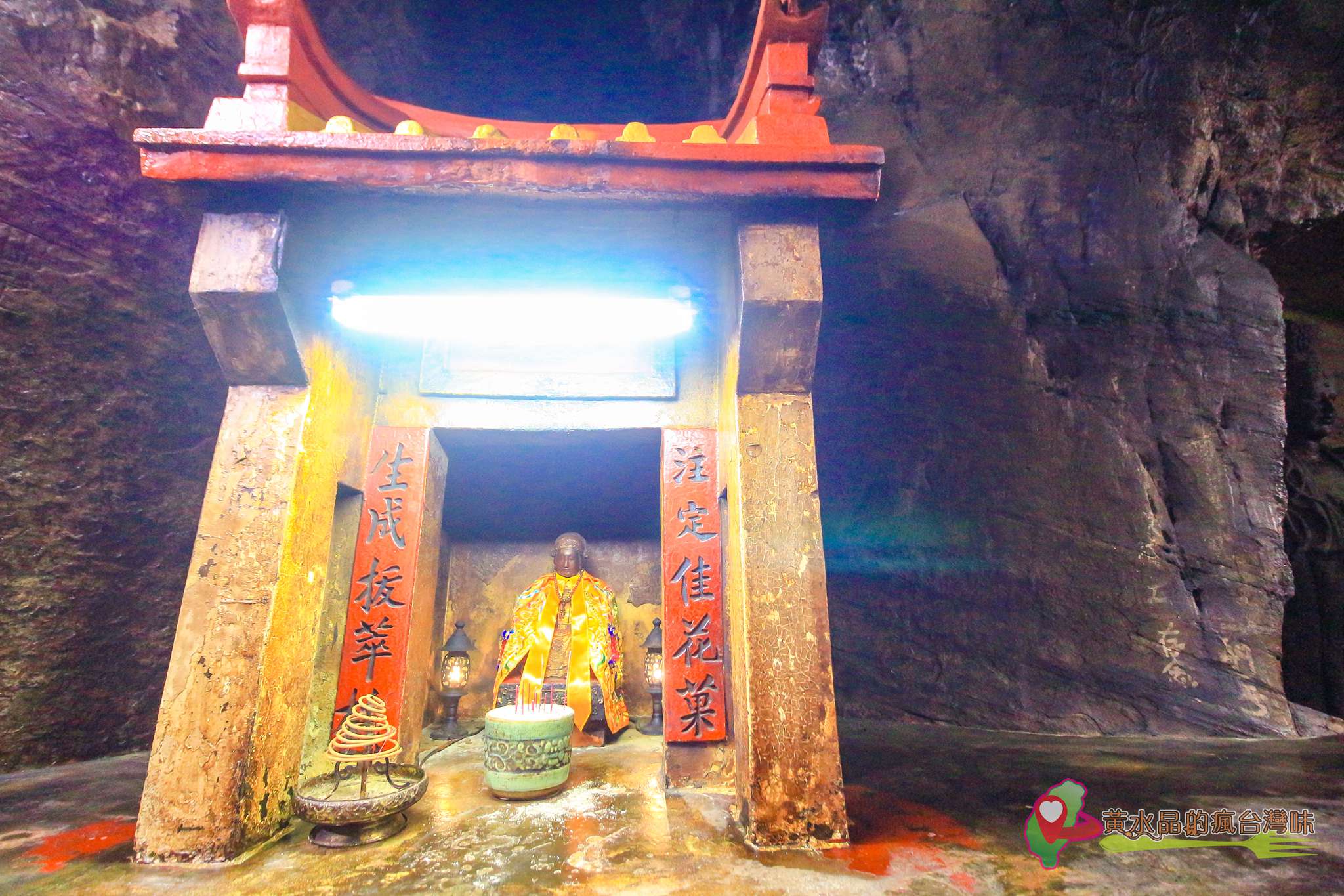 仙洞巖佛手洞【基隆景點】｜走訪台版小敦煌石窟神仙海蝕洞探險