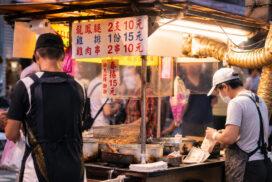 宜蘭三十年老店|東門夜市必吃龍鳳腿、雞肉串,銅板美食到底有多便宜? 2 宜蘭三十年老店|東門夜市必吃龍鳳腿、雞肉串,銅板美食到底有多便宜?