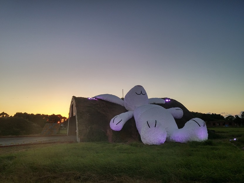 2014桃園地景藝術文化節【桃園景點】|月兔藝術創作，與黃色小鴨作者霍夫曼現場近距離接觸。